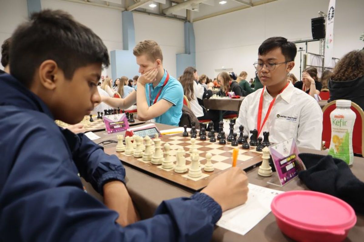 阿迪特在世界青少年国际象棋锦标赛第五轮中滑落