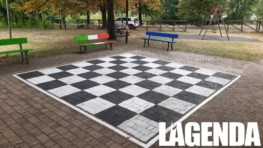 在卡普里广场的巨型棋盘上举行国际象棋锦标赛 • 议程