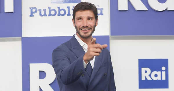 今晚电视节目将于 9 月 2 日星期一在 Rai 1 播出。 Stefano De Martino、医生卡和 Lotteria Italia：新闻